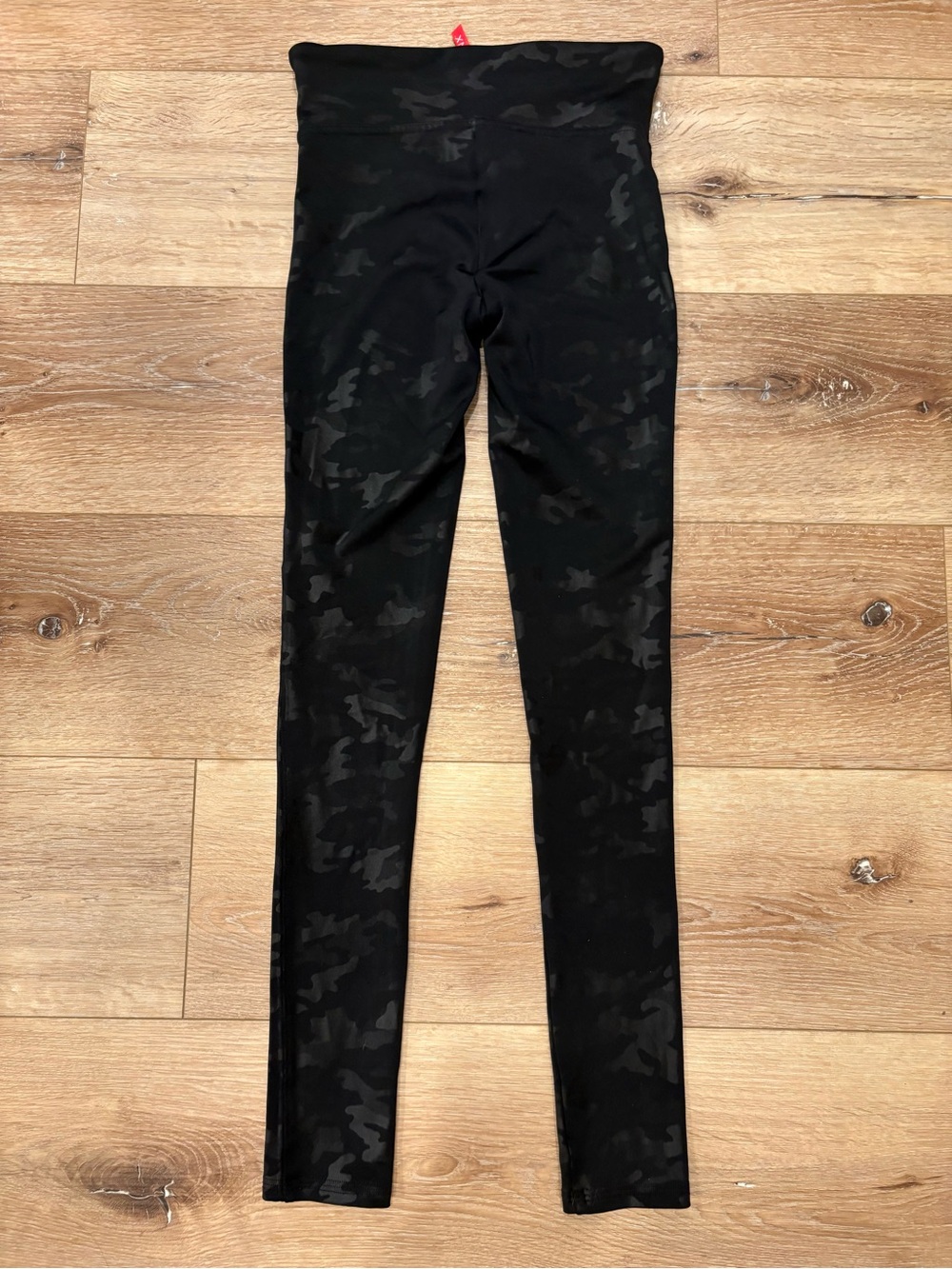 Womens SPANX Faux Leather Matte Black Camo Print Compression Leggings-XS